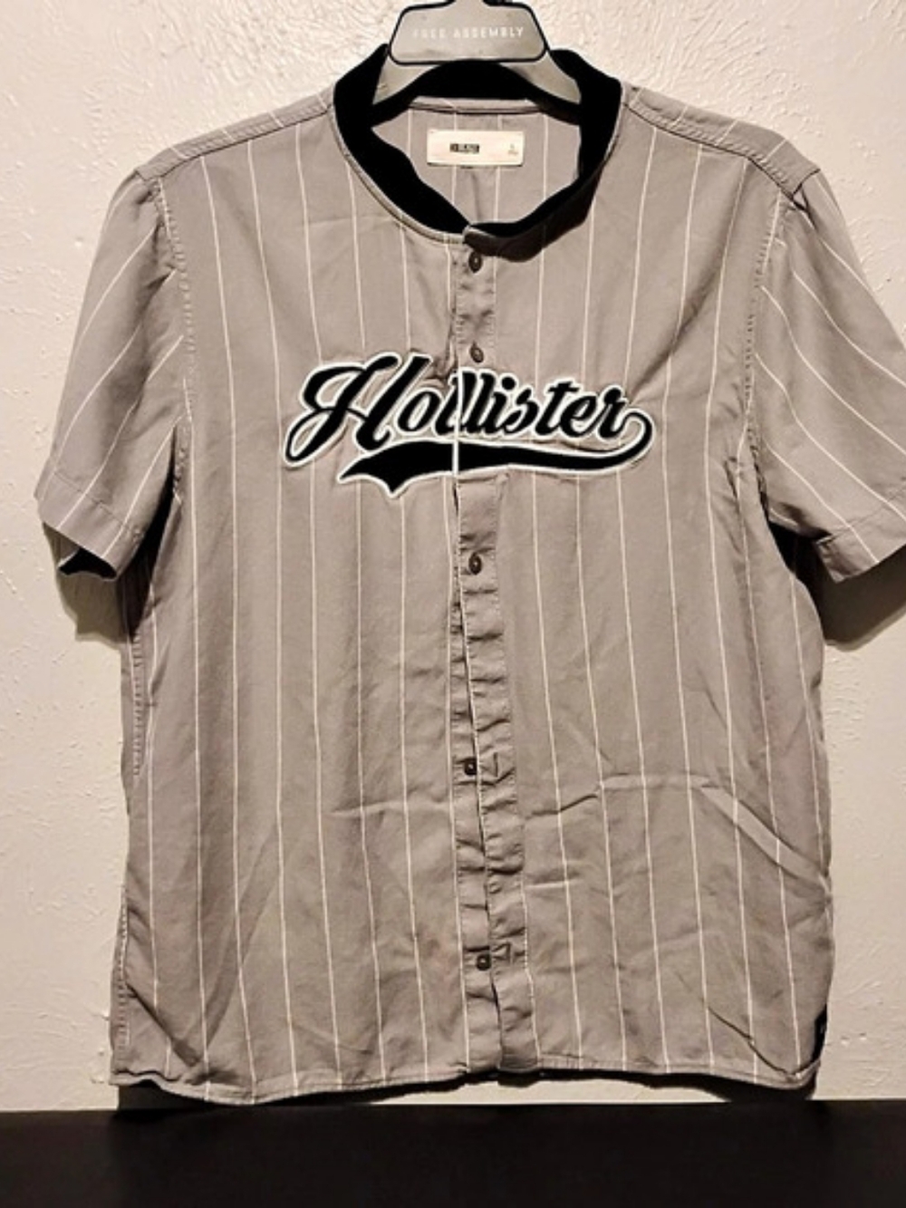 Hollister Men's Striped Baseball Jersey Gray Large